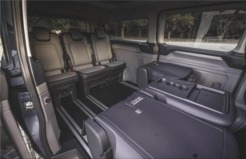 2027 Ford E-Tourneo Custom Titanium X