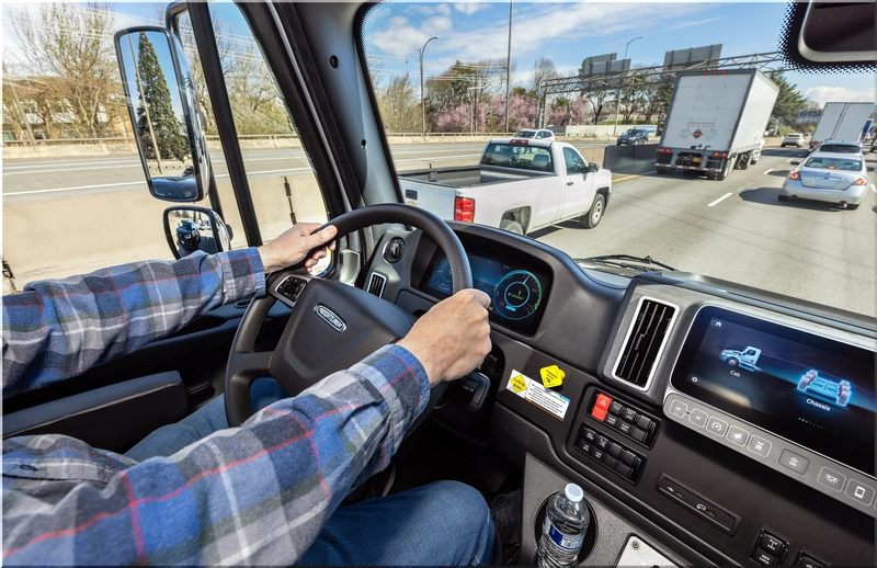 Freightliner eM2