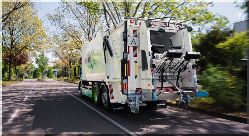 Mercedes-Benz reECONIC: Electric Garbage Truck
