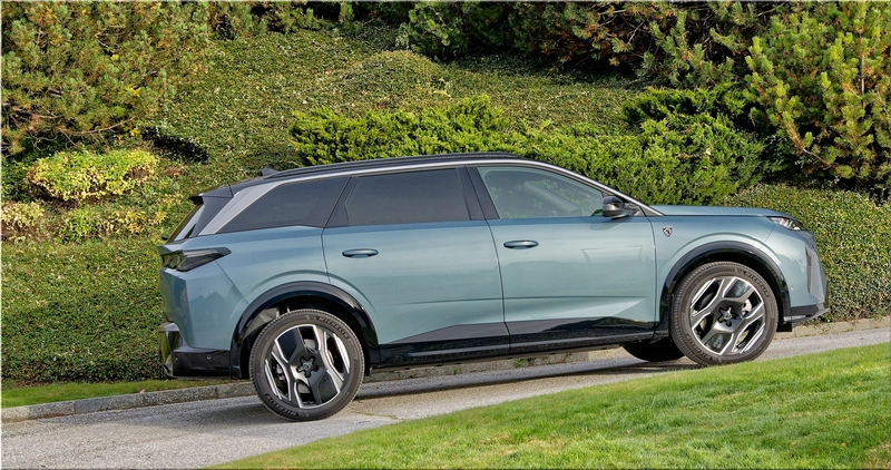 Peugeot E-5008