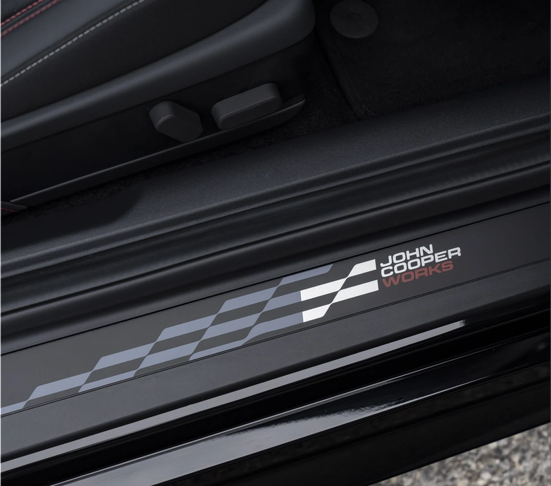 MINI Cooper SE in JCW Trim