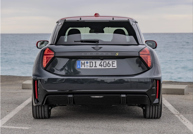 MINI Cooper SE in JCW Trim