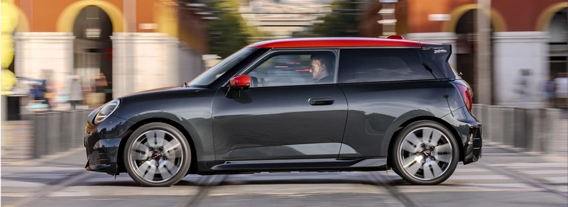 MINI Cooper SE in JCW Trim