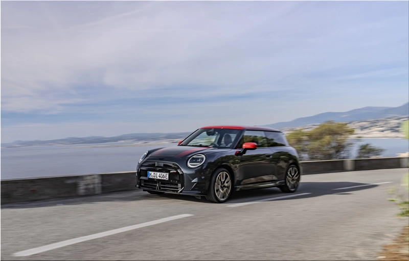 MINI Cooper SE in JCW Trim