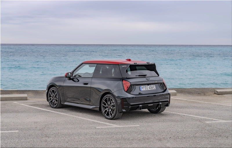 MINI Cooper SE in JCW Trim