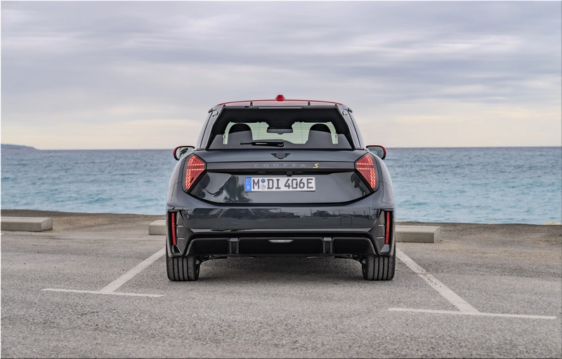 MINI Cooper SE in JCW Trim