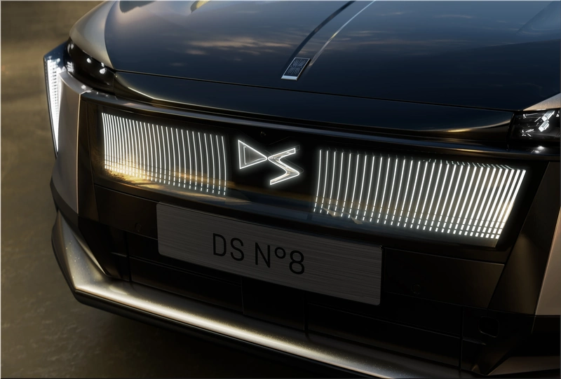 DS N°8