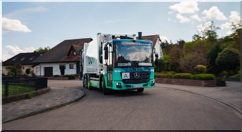 Mercedes-Benz reECONIC: Electric Garbage Truck