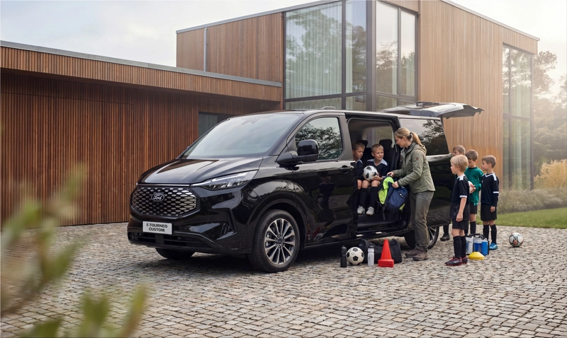 2027 Ford E-Tourneo Custom Titanium X
