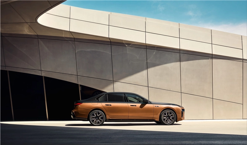 BMW i7