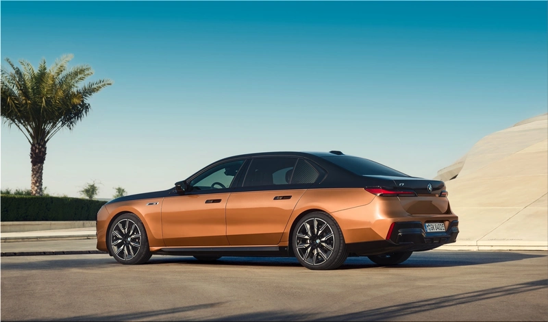 BMW i7