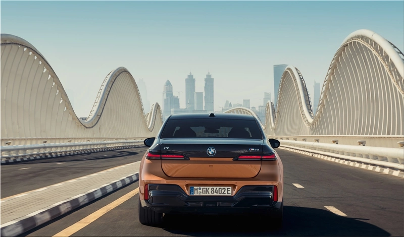 BMW i7