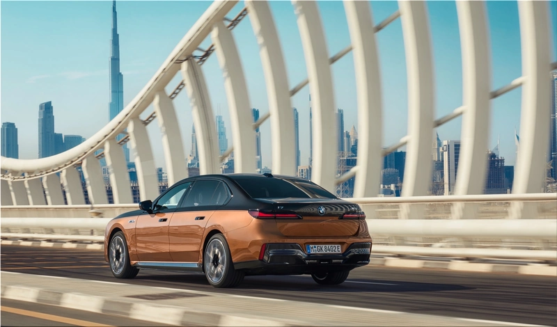 BMW i7