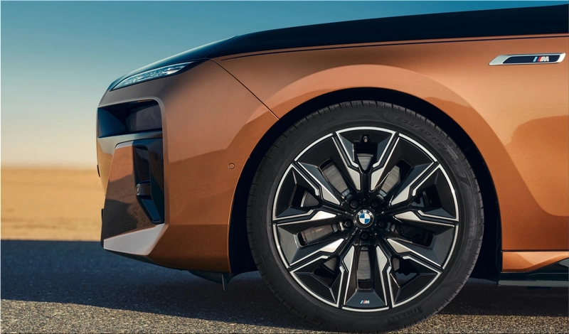 BMW i7