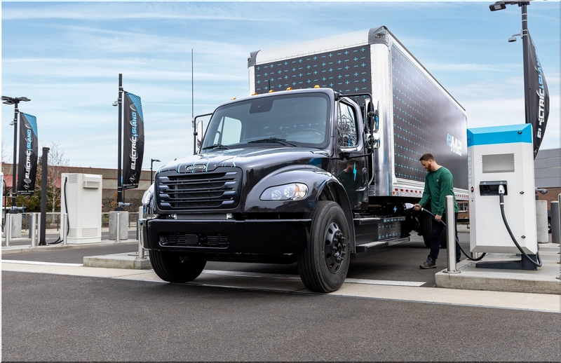 Freightliner eM2