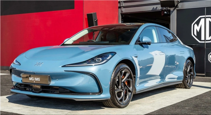 MG IM5 electric sedan