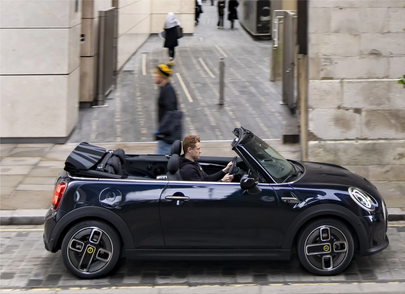 MINI Cooper SE Convertible