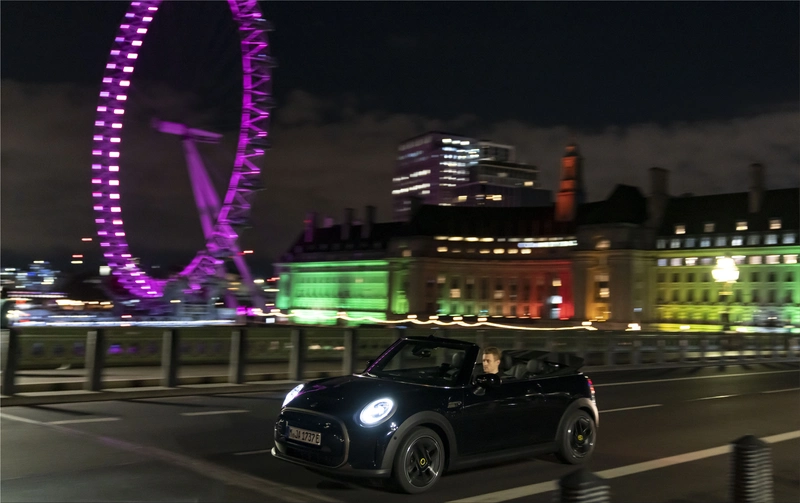 MINI Cooper SE Convertible