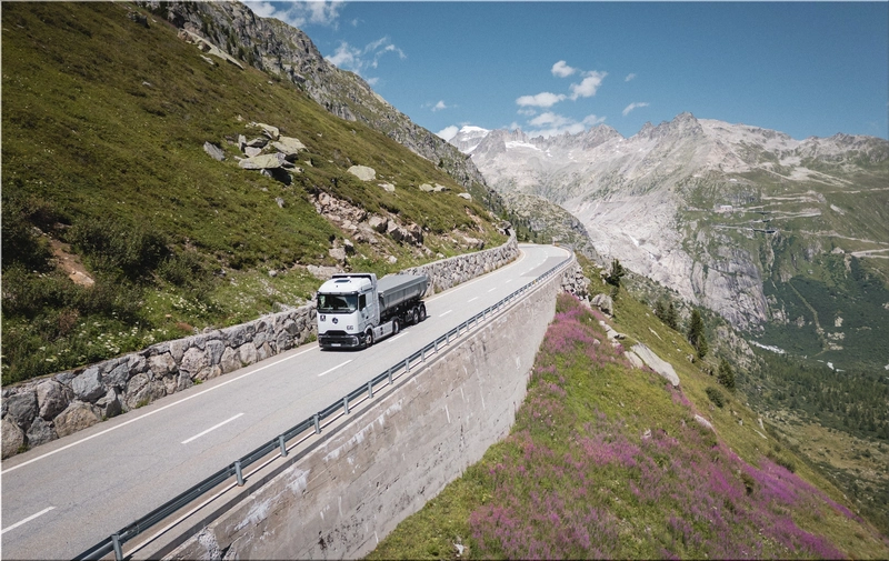 Mercedes-Benz GenH2 Truck