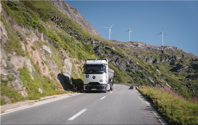 Mercedes-Benz GenH2 Truck