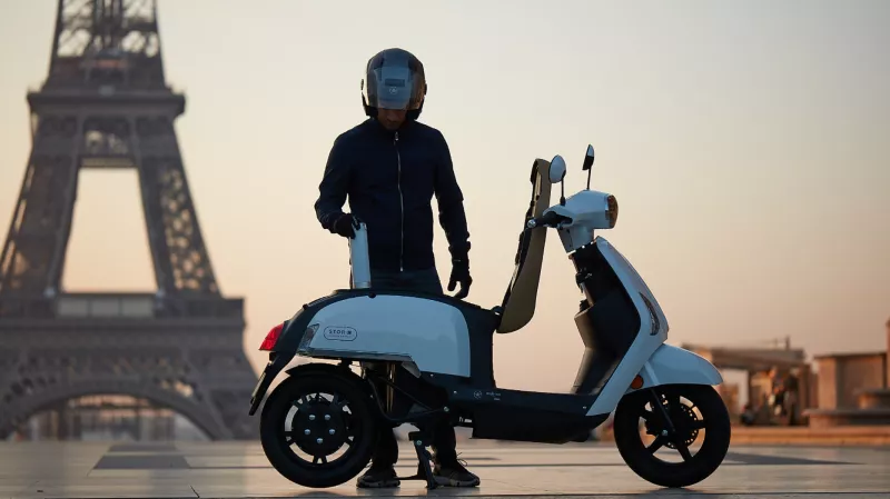 AM1 electric scooter