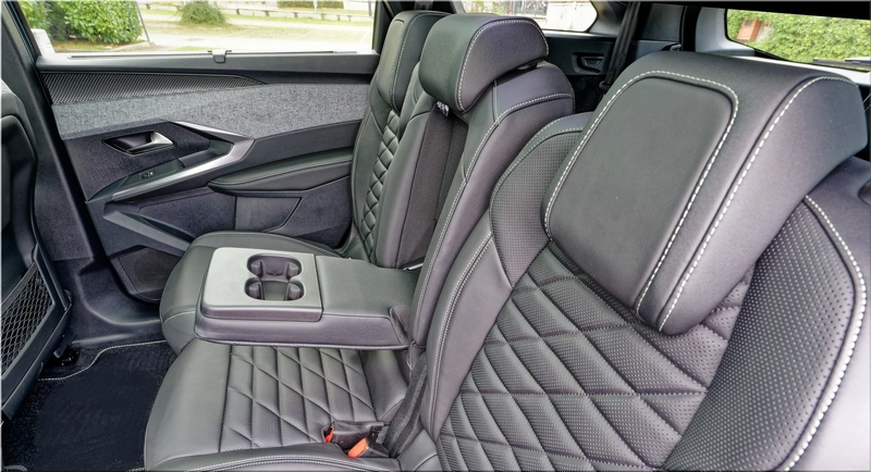 Peugeot E-5008