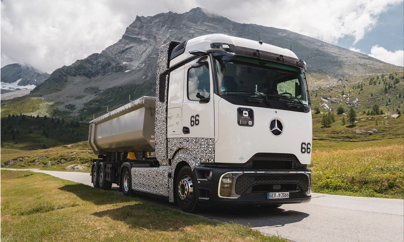 Mercedes-Benz GenH2 Truck