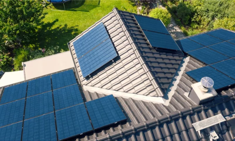 Photovoltaics and photovoltaic storage