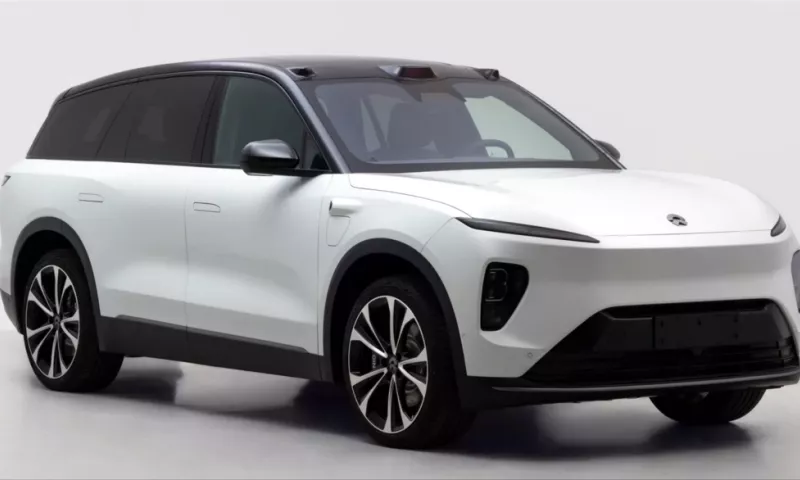 2023 NIO ES8 electric SUV