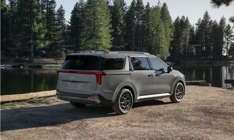 The 2025 Kia Carnival: A Sophisticated and Versatile Hybrid MPV