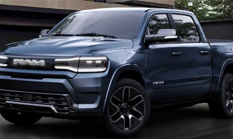 2025 RAM 1500 REV