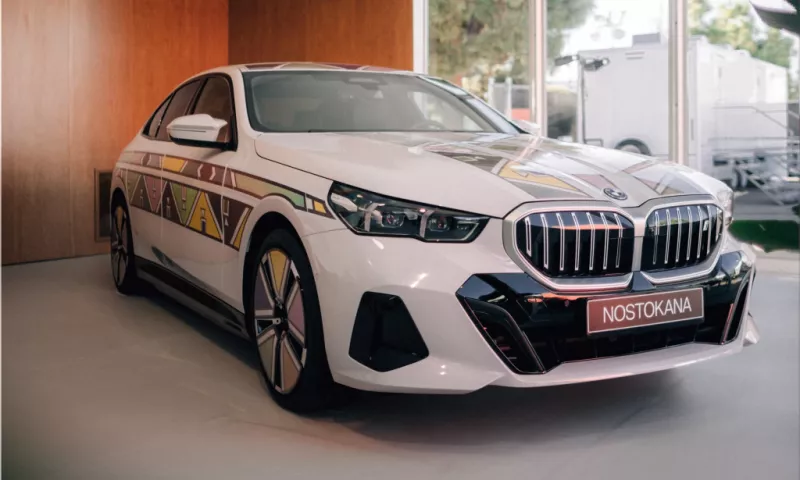Art Meets Innovation: The BMW i5 Flow NOSTOKANA Revolutionizes Electric Vehicles with E-Ink Technolog