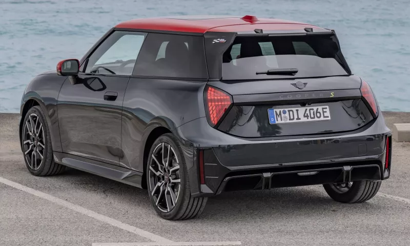 MINI Cooper SE in JCW Trim