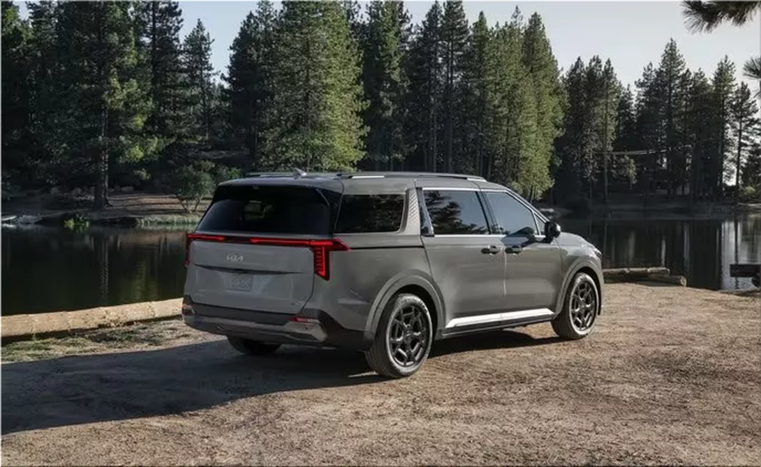 The 2025 Kia Carnival: A Sophisticated and Versatile Hybrid MPV