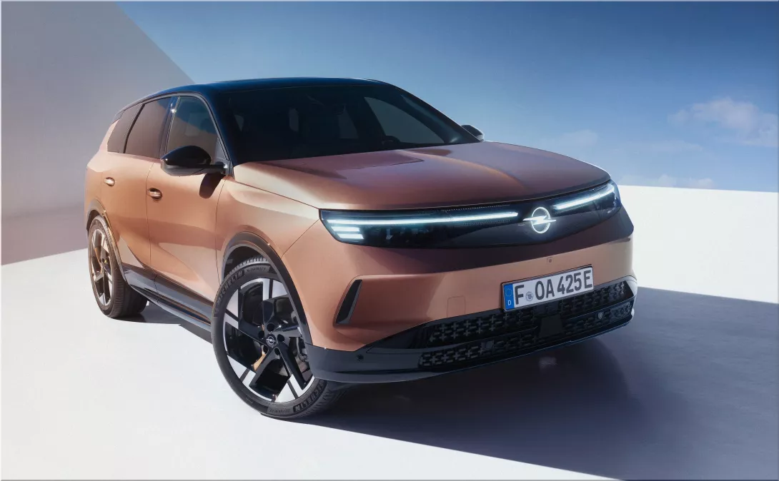 Opel Unveils the 2025 Grandland SUV with 700km Electric Range