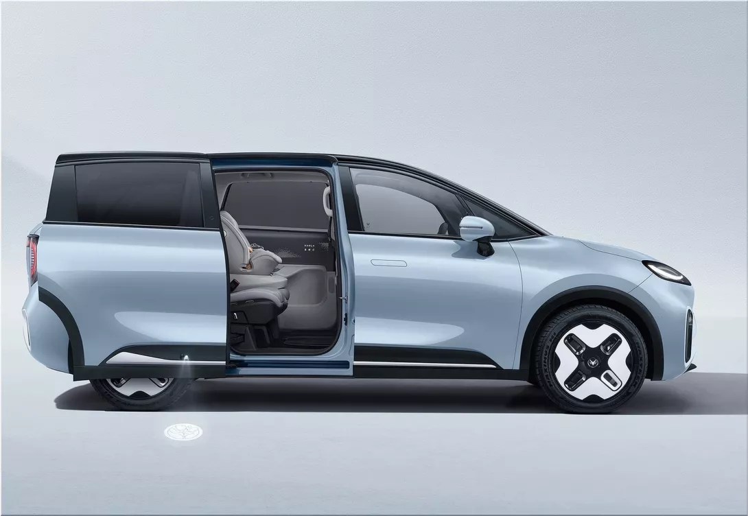 BAIC ArcFox Kaola: The First Smart Parenting Vehicle Designed for Families with Children