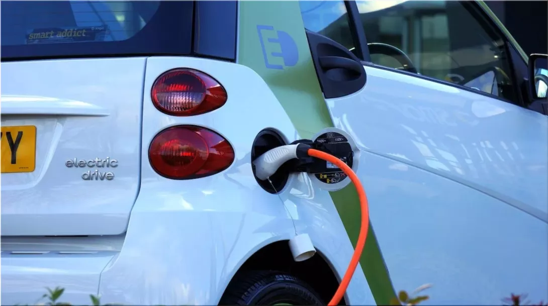 AI Assistants and Voice Recognition: Are They Helpful in Electric Vehicles?