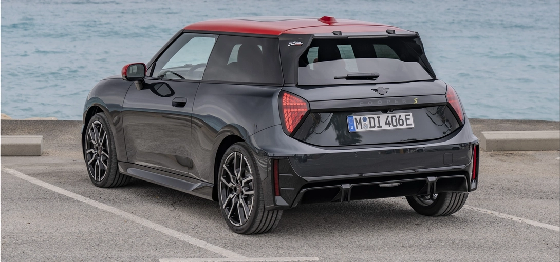 MINI Cooper SE in JCW Trim